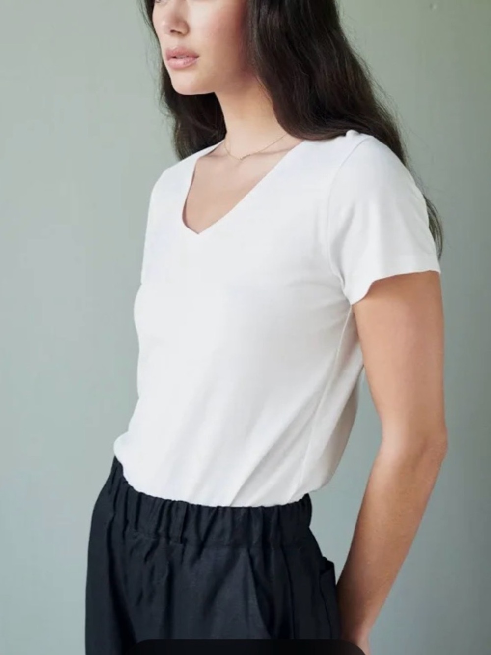 NWT Quince Women's White V-in Neck Cotton Short Sleeve Top